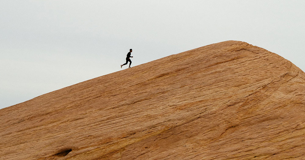google ranking verbessern, l&auml;ufer erklimmt berg